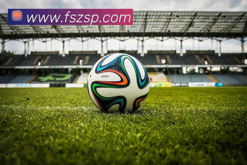 勇士队库里左膝扭伤将缺席两周格林复出训练参与全场对抗